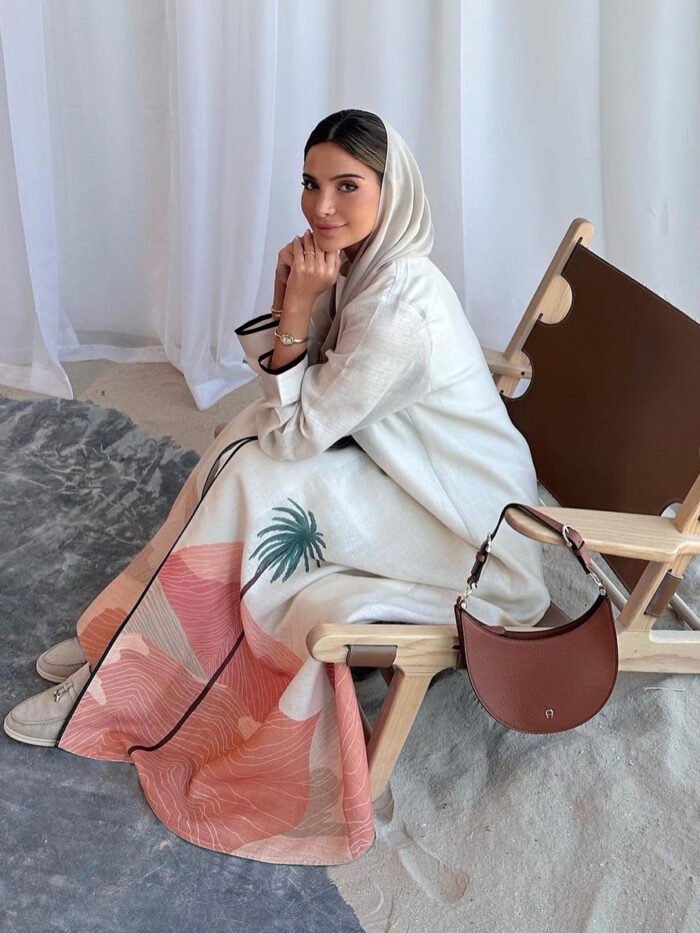 Alternative view of abaya coat style