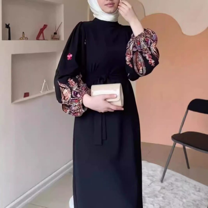 10 Stylish Abaya Designs You Can Buy Online This Season(abaya clothing online) 7 a woman in a black dress,abaya clothing online