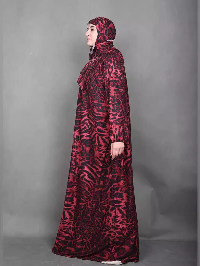 Alternative view of somali dress
