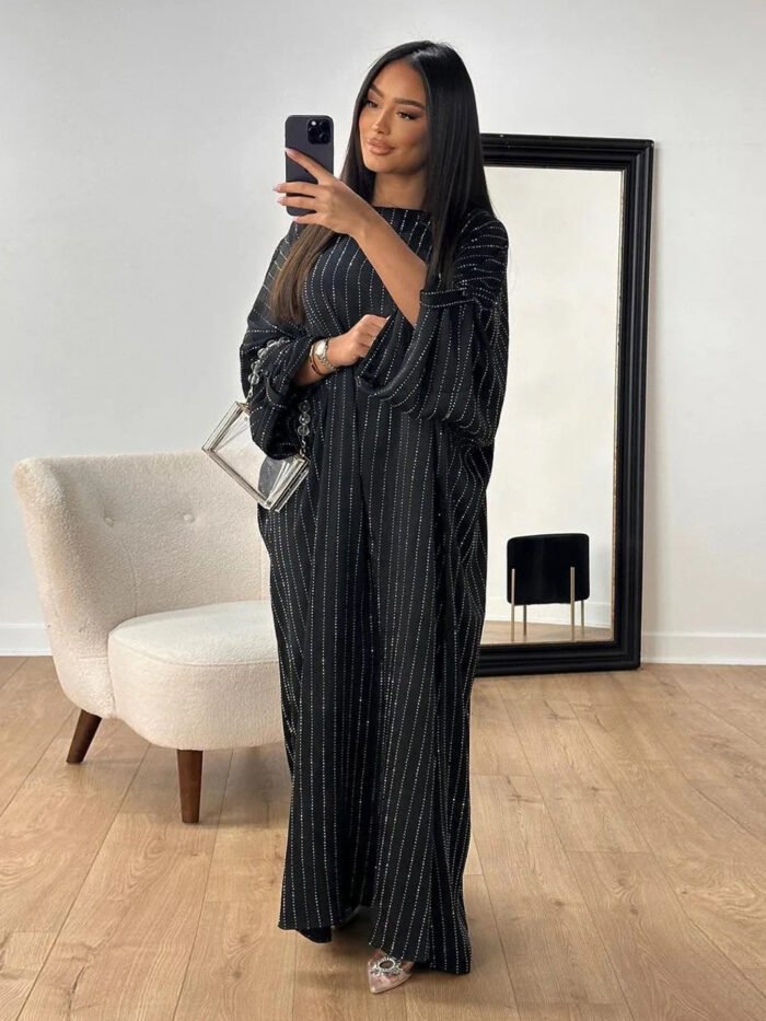 a woman taking a selfie in a room, black fashion abaya