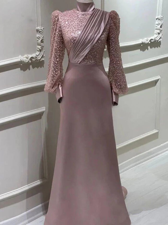 a mannequin wearing a dress,bride dress for muslim,