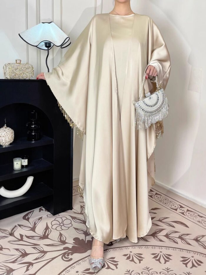 a woman in a dress,islamic woman clothes