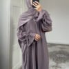 a woman taking a selfie,fashionable muslim