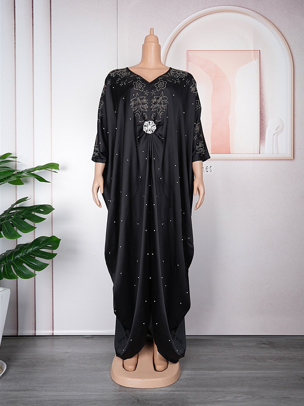 Exquisite Nigerian Dresses – Beaded Chiffon Elegance with Brooch Detail 5 Exquisite Nigerian Dresses – Beaded Chiffon Elegance with Brooch Detail - Image 5