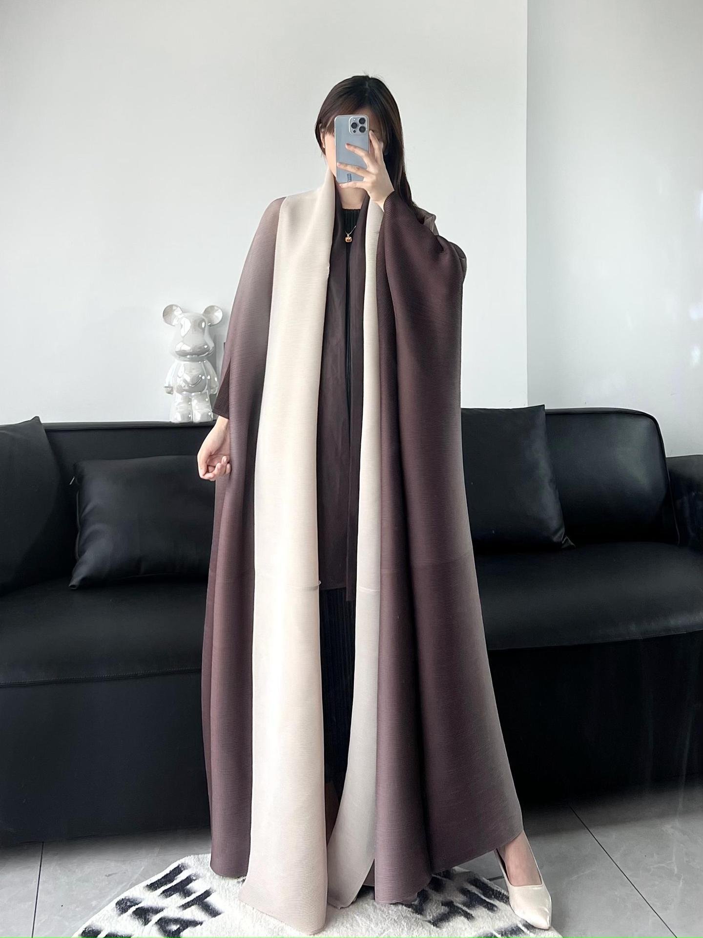 Glamorous Winter Abayas – Folded Elegance for Chilly Seasons 9 Glamorous Winter Abayas – Folded Elegance for Chilly Seasons - Image 9