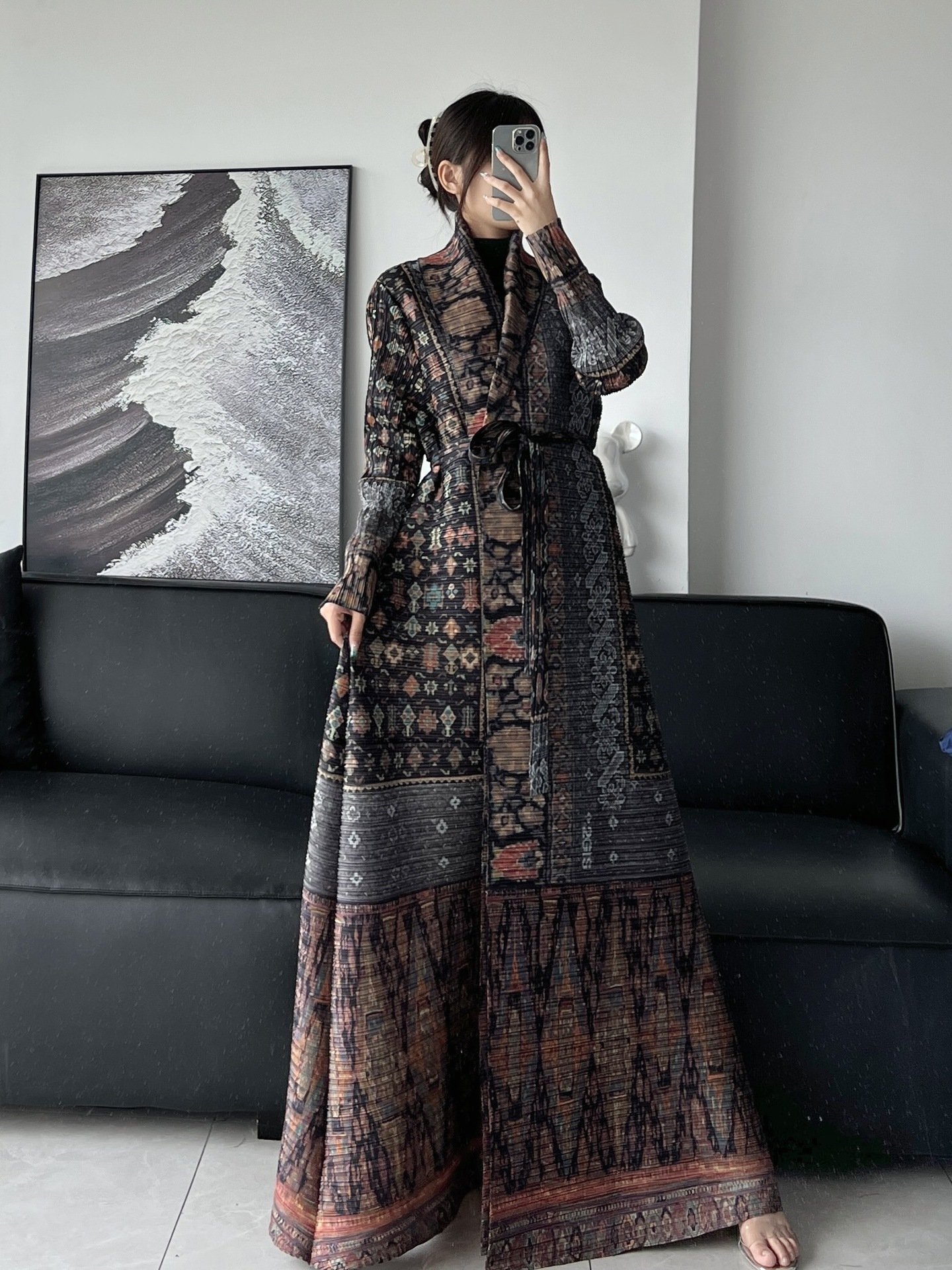 Glamorous Winter Abayas – Folded Elegance for Chilly Seasons 3 Glamorous Winter Abayas – Folded Elegance for Chilly Seasons - Image 3