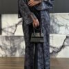 ✨ VogueAura Abaya Luxury – Bold Graphic Print Long Abaya with Matching Bandana - Image 3