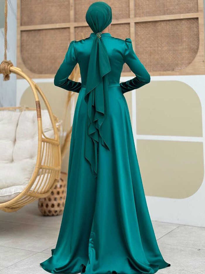 Alternative view of muslim wedding dress guest|7027