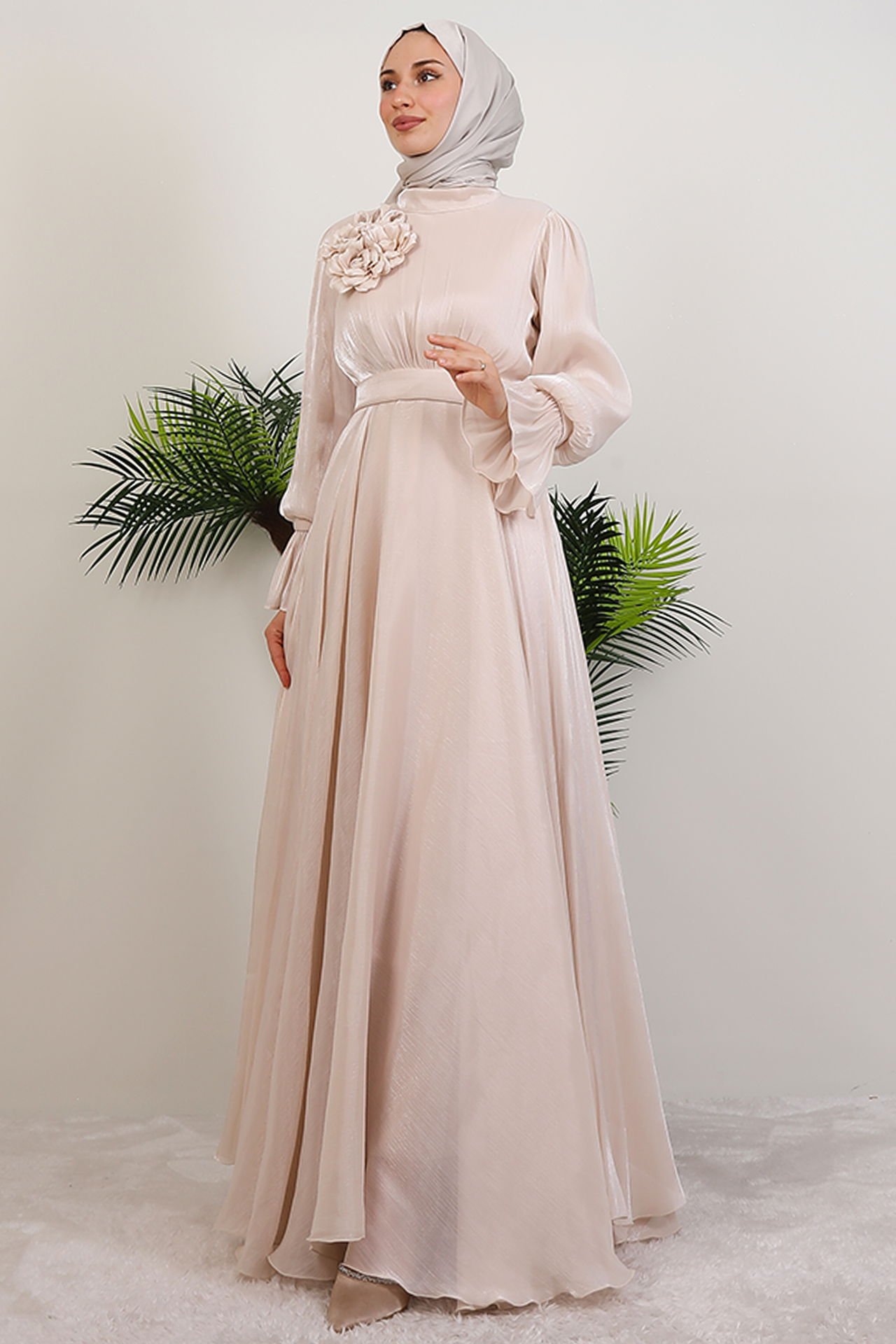 Off-the-Shoulder Cape Dress in Lilac - 44 , Cream